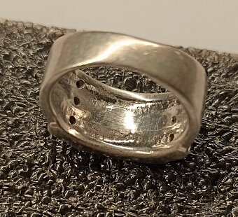 Strieborný prsteň s kameňom - 2