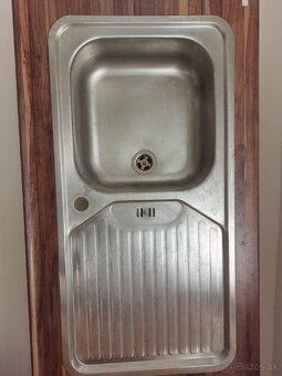 Pracovná doska s drezom. - 2