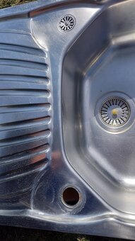 Kuchynský nerezový drez - 2