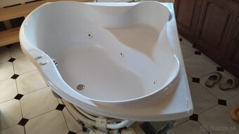 Predám rohovú hydromasážnu vaňu - 2