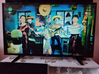 Predám LED TV LG 49LF510V Full HD - 2