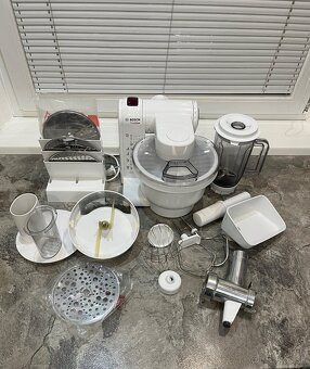 Bosch MUM 4657/05 550W kuchynský robot - 2
