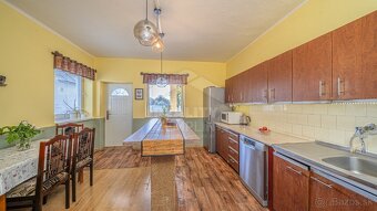 Chyžka v tichej uličke Zálužíc - 2