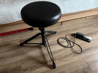 Predám klávesy Yamaha DGX 220 - 2