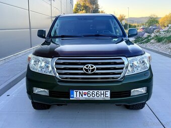 Toyota Land Cruiser 200 4.5 V8 - 2