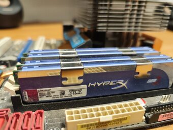 Predám komponenty - základná doska, CPU, 4x DDR2 - 2