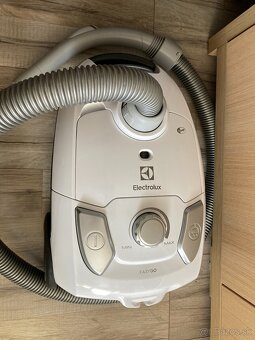 vysávač Electrolux - 2