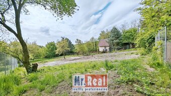 Pozemok 702 m2 v atraktívnej lokalite nad Račou - 2