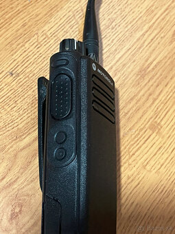 Vysielačka motorola DP4400 UHF - 2