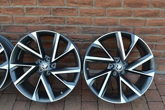 5x112 R20 Hlinikove disky original Skoda Kodiaq RS VEGA - 2