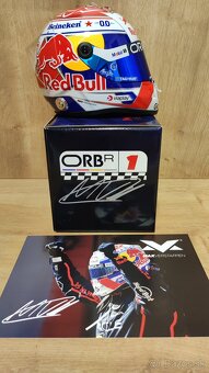 Max Verstappen - 2025 sezonna helma 1:2 + podpis karta - 2
