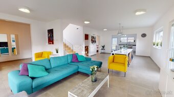 NA PREDAJ kompletne zariadená vila s veľkým pozemkom neďalek - 2