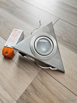 Trojuholnikove svietidlo - 2