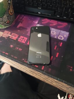 iPhone 8 79% batérie - 2