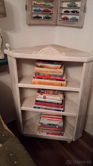 Políčka,skrinka a lampa - 2