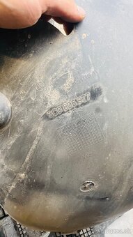 Predám predné podblatniky na VW Passat B6 - 2