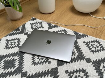 MacBook Air 13" (2020) – Skvelý stav - 2