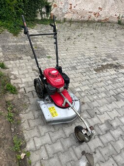 Predám profesionálnu kosačku Honda UM536 - 2