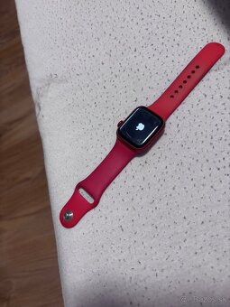 Predám tieto smart hodinky Apple Watch 8 41mm RED PRODUCT. - 2