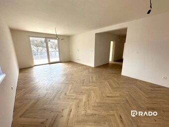 RADO | Trojizbový byt s obrovskou terasou + parking ZADARMO - 2