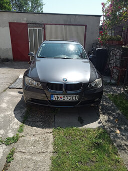 predávam BMW E 90 318i r.v. 2008 - 2