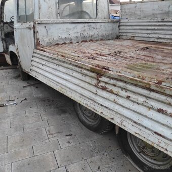 Trojnapravový valník-motor Mercedes - 2