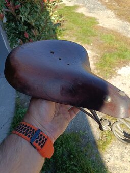 Kožené staré sedadlo na bicykel historický, Turist - 2