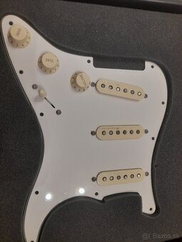 Fender vintage noiseless pickguard - 2
