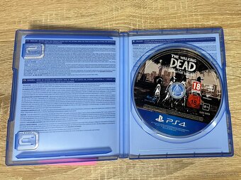 The Walking Dead: Telltale Definitive Series - Playstation 4 - 2