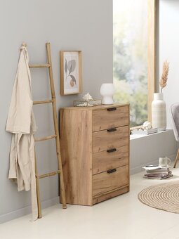 Predáme krásnu komodu z Jysku v TOP stave - 2