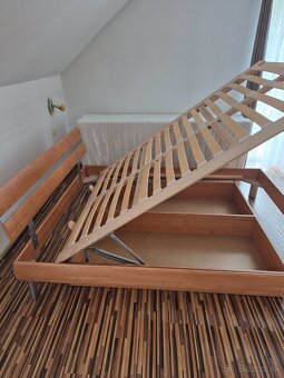 Manželská posteĺ s roštom a 2 x matrac. - 2