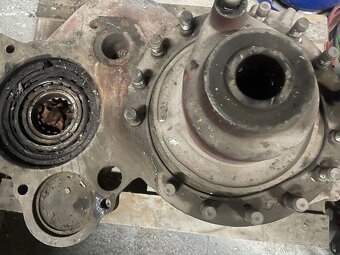 Prídavná prevodovka Tatra 825 valník - 2