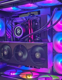 Ryzen 7 9800x3D,RTX 5090,32GB DDR5,4TB SSD - 2