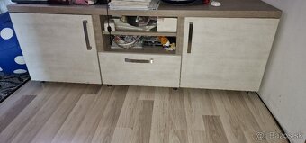 Skrinka pod televízor - 2