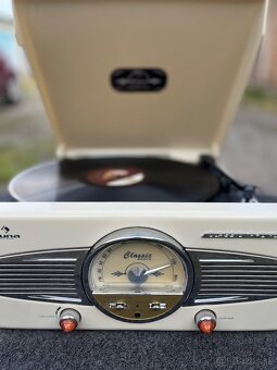 Retro gramofón s rádiom - 2