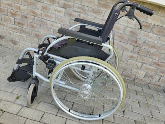 invalidny vozík 42cm pridavne brzdy pre asistenta odľahčeny - 2