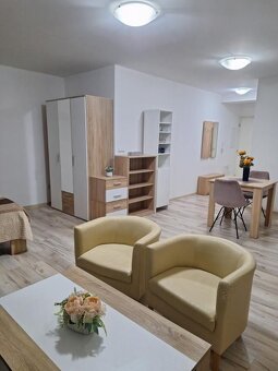 Priestranná a kompletne zariadená garsónka na prenájom – 38m - 2