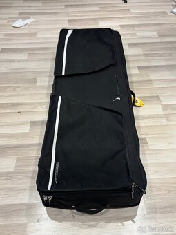 Pevný látkovy  kufor na kolieskach na klávesy - 2