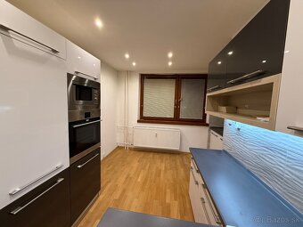 3 izb. byt s balkónom v centre Levoče - 2