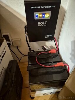 UPS záložný zdroj 1000VA 700W | závesný+batérie - 2