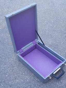 Predám taparírovaný prepravný kufrík - 2