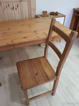 Drevený jedálenský stôl s 4 stoličkami - 2