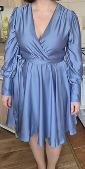 Modré "saténové" šaty značky Swing - 2