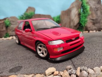 Prodám model 1:18 Ford escort RS cosworth - 2