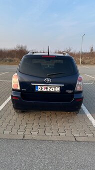 Toyota Corolla Verso 1.6 benzín - 2
