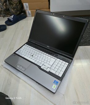 FUJITSU LifeBook E752 - Core i5 / 8 GB RAM / 250 GB SSD / - 2