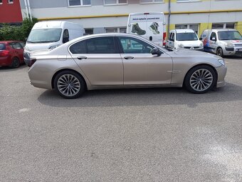 BMW 750i - 2