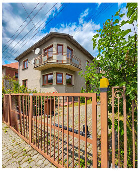 MUROVANÝ RODINNÝ DOM / BADÍN / SLNEČNÝ POZEMOK 1130 m2 - 2