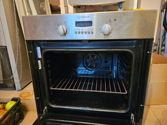 Vstavaná rúra Indesit - 2