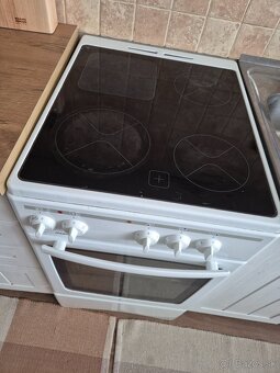 Elektricky sporak so sklokeramickou doskou-Rezervovany - 2